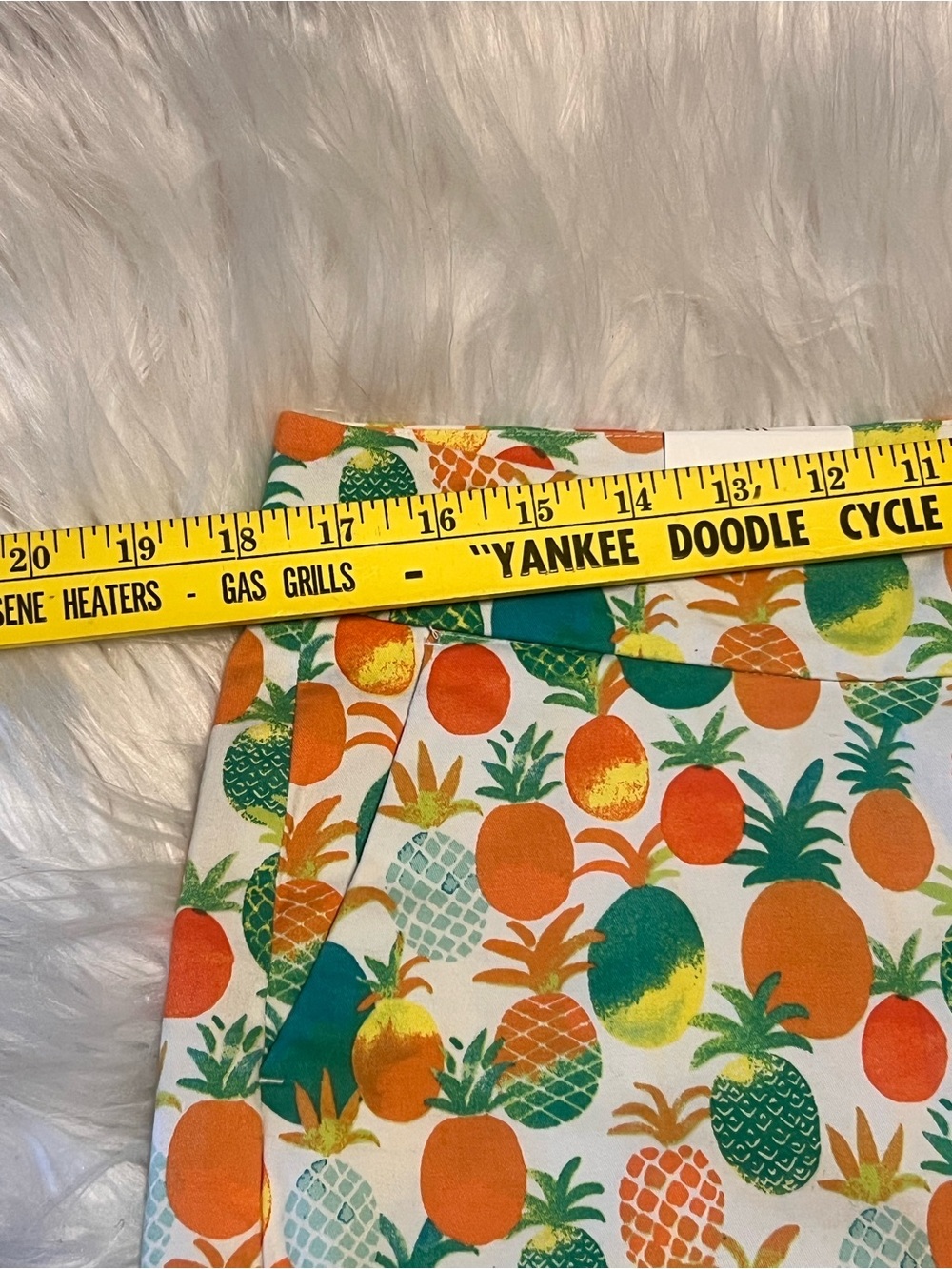 crown & ivy NWT High-Rise Scalloped pineapple Print women short size 10 - Picture 11 of 12